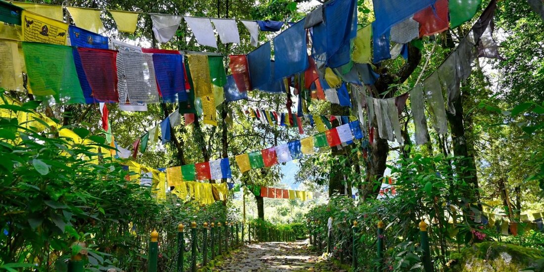 buddhist prayer flags yuksom sikkim